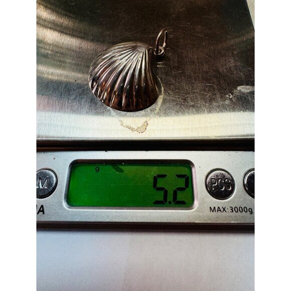 Vintage Sterling Silver 925 Hanging Ribbed Shell Pendant, Marked NF 925, 5.2g - Picture 9 of 9